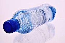 En un mes, s'han estalviat més de 700 ampolles de plàstic de litre i mig, i prop de 400 de mig litre.