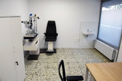 Imatges dels nous consultoris, amb obertura exterior, a l'edifici B de la Clínica de Vic
