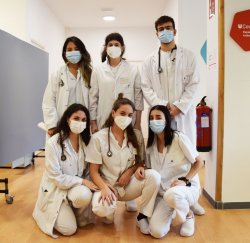 Alguns dels estudiants que han fet les pràctiques de tercer curs a l'Hospital Universitari de Vic