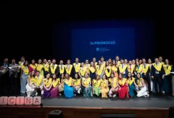 Fotografia de grup a la graduació de la UVic-UCC