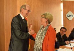 Entrega d'obsequis i guardons als 31 professionals homenatjats