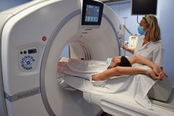 El TAC de nova generació millorarà significativament les prestacions actualment disponibles per a estudis d'Oncologia, Neurologia o vasculars i està equipat amb diversos sistemes que milloren la seguretat i el rendiment diagnòstic.